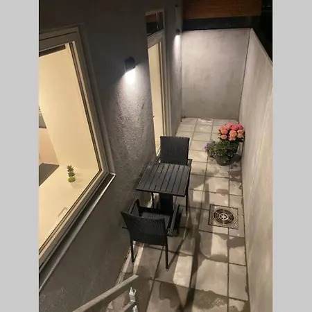 Central Kaelder Lejlighed Apartment *